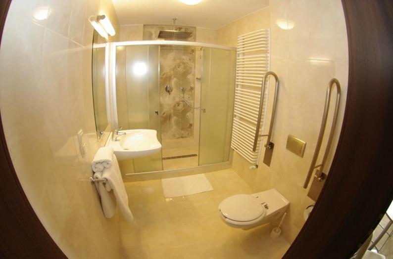 Hotel Pod Zlota Korona أوبولي الغرفة الصورة